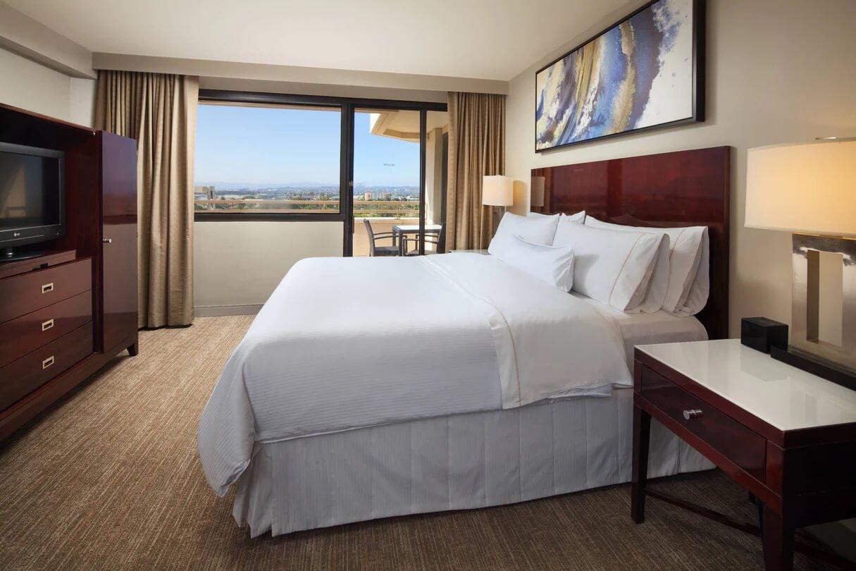 The Westin Los Angeles Airport Deluxe Corner Suite