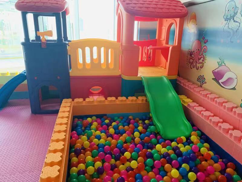Crowne Plaza Hotel & Suites Landmark Shenzhen Kids Club Slide