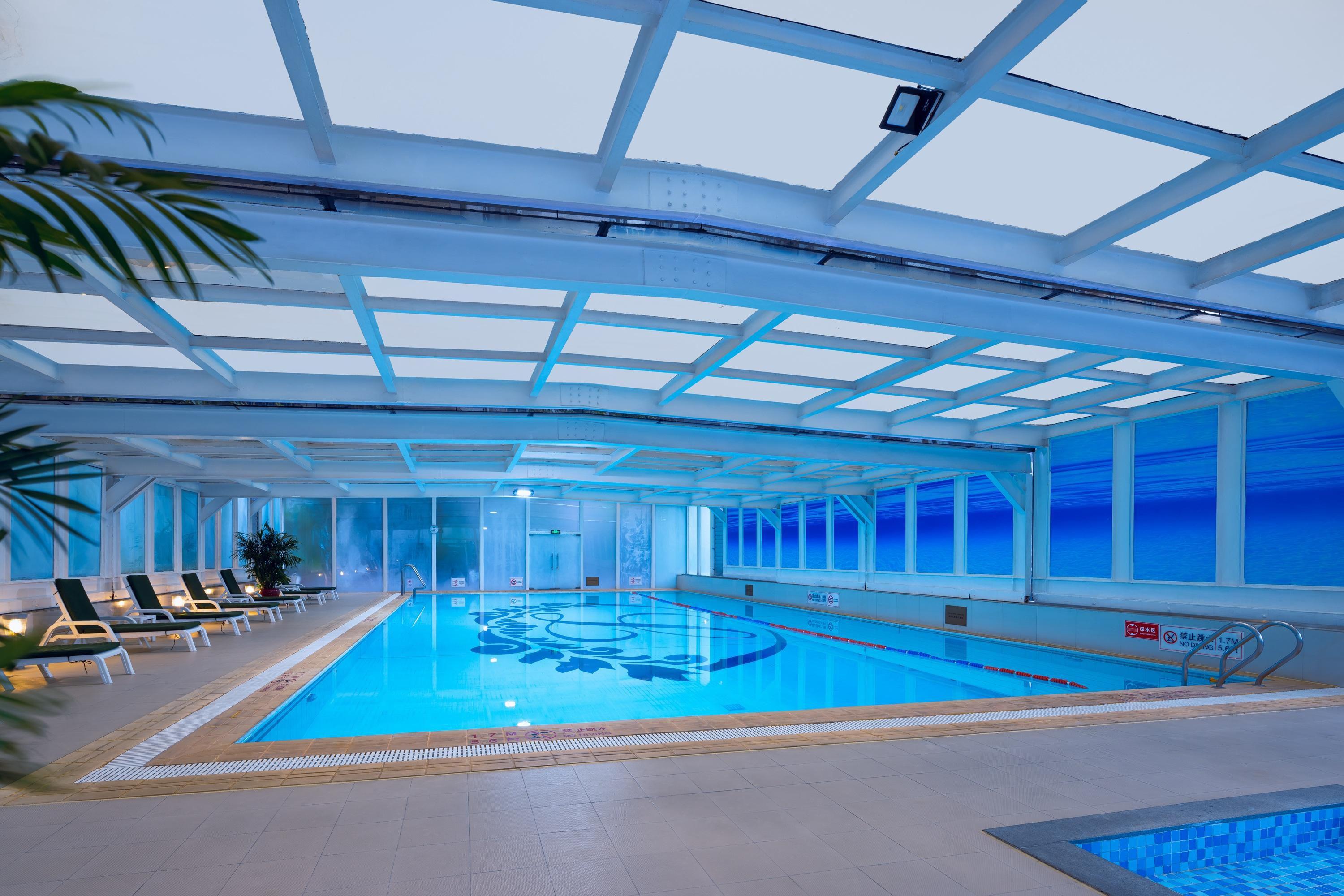Crowne Plaza Hotel & Suites Landmark Shenzhen Swimming Pool