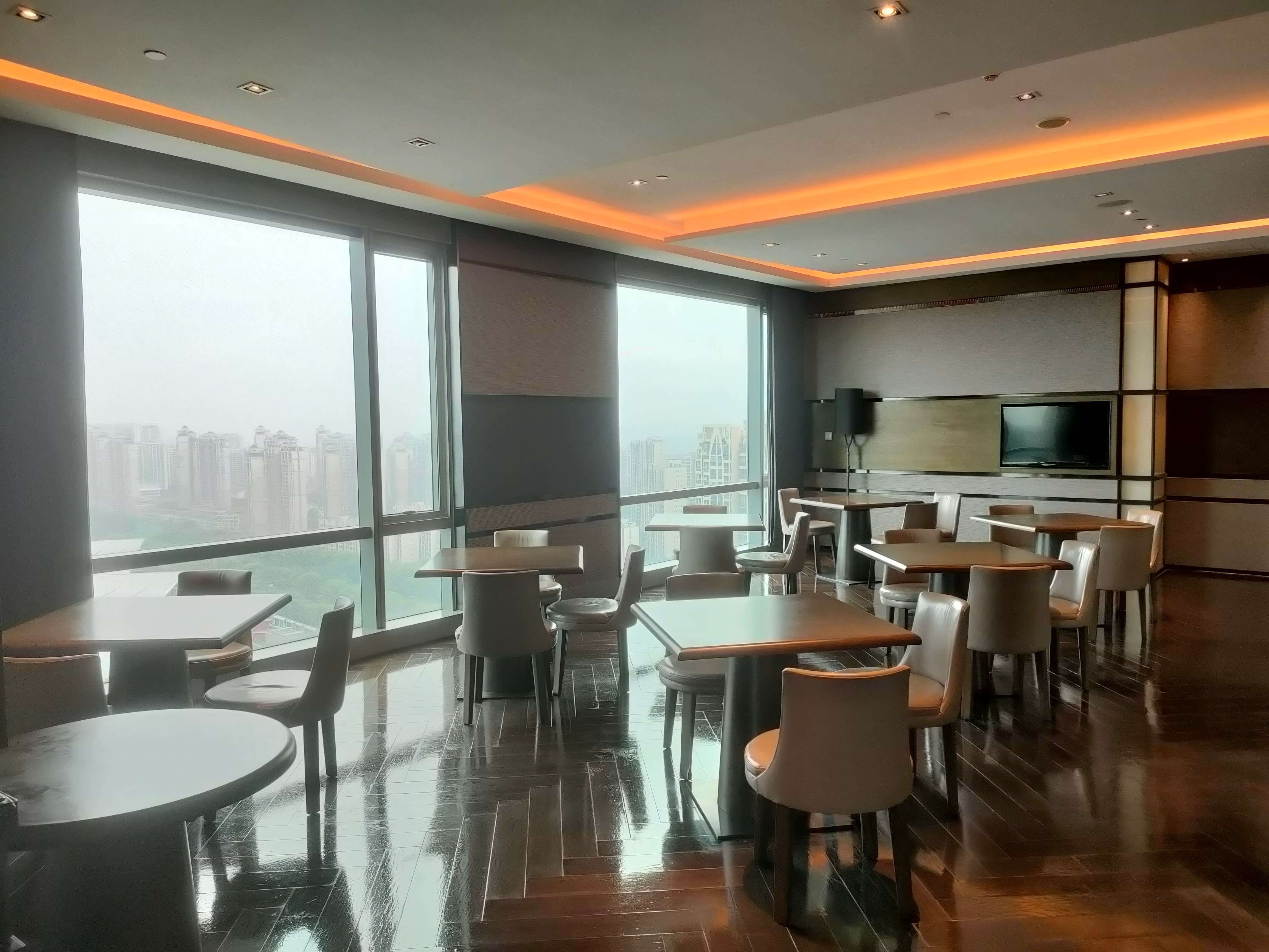 Hyatt Regency Suzhou Executive Club Lounge Dining Tables