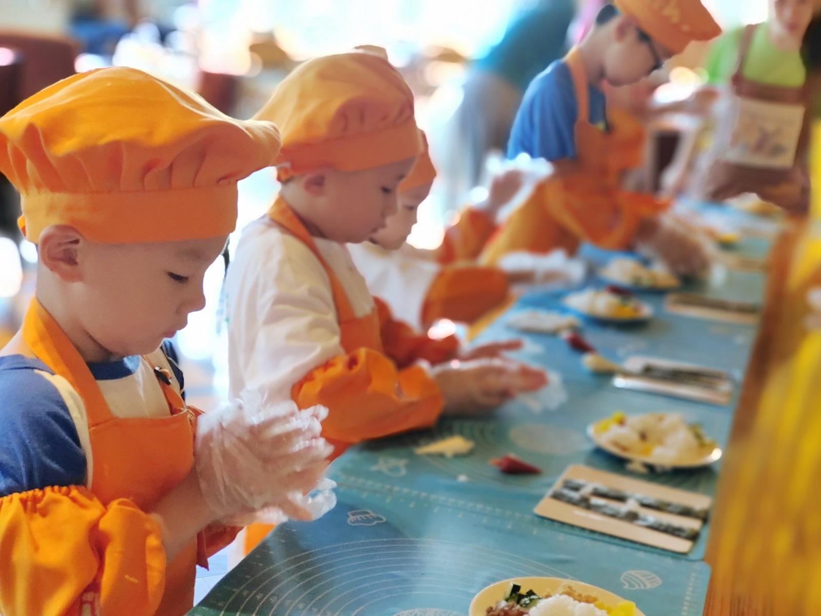 InterContinental Shenzhen Dameisha Resort Kids Club Cooking