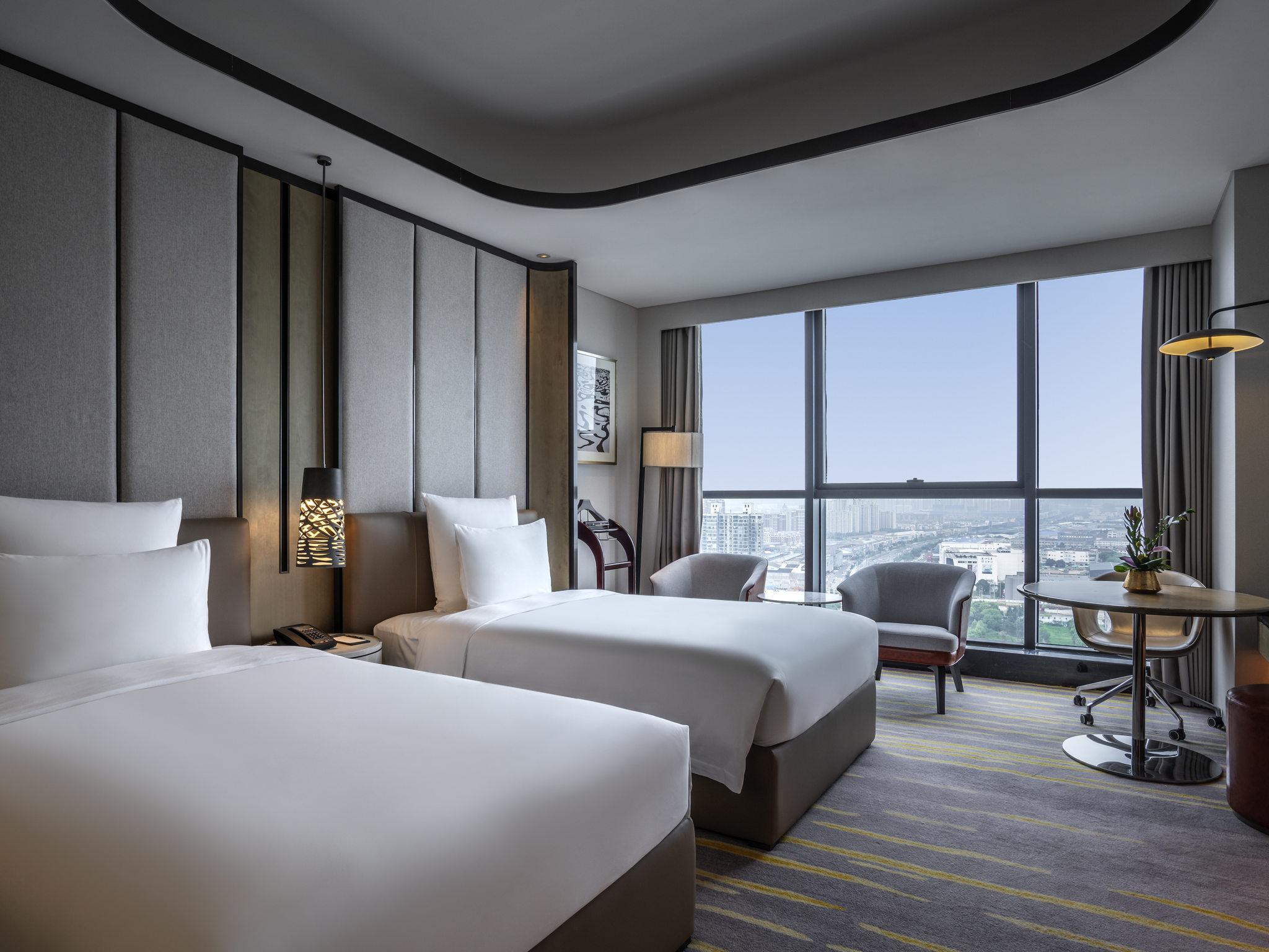 Pullman Suzhou Zhonghui Superior Twin Bedroom