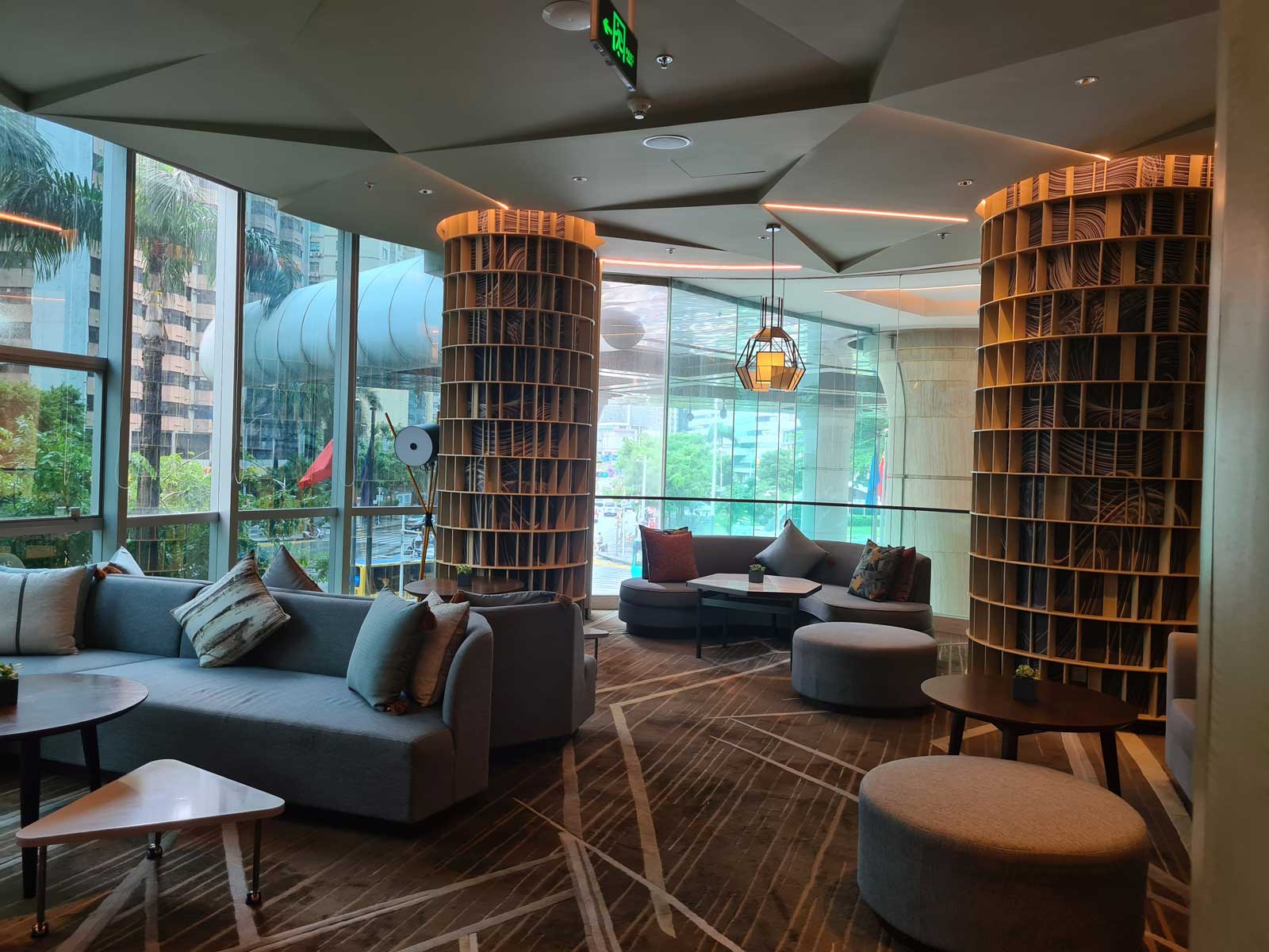 Renaissance Shenzhen Luohu Hotel Executive Club Lounge Sofas