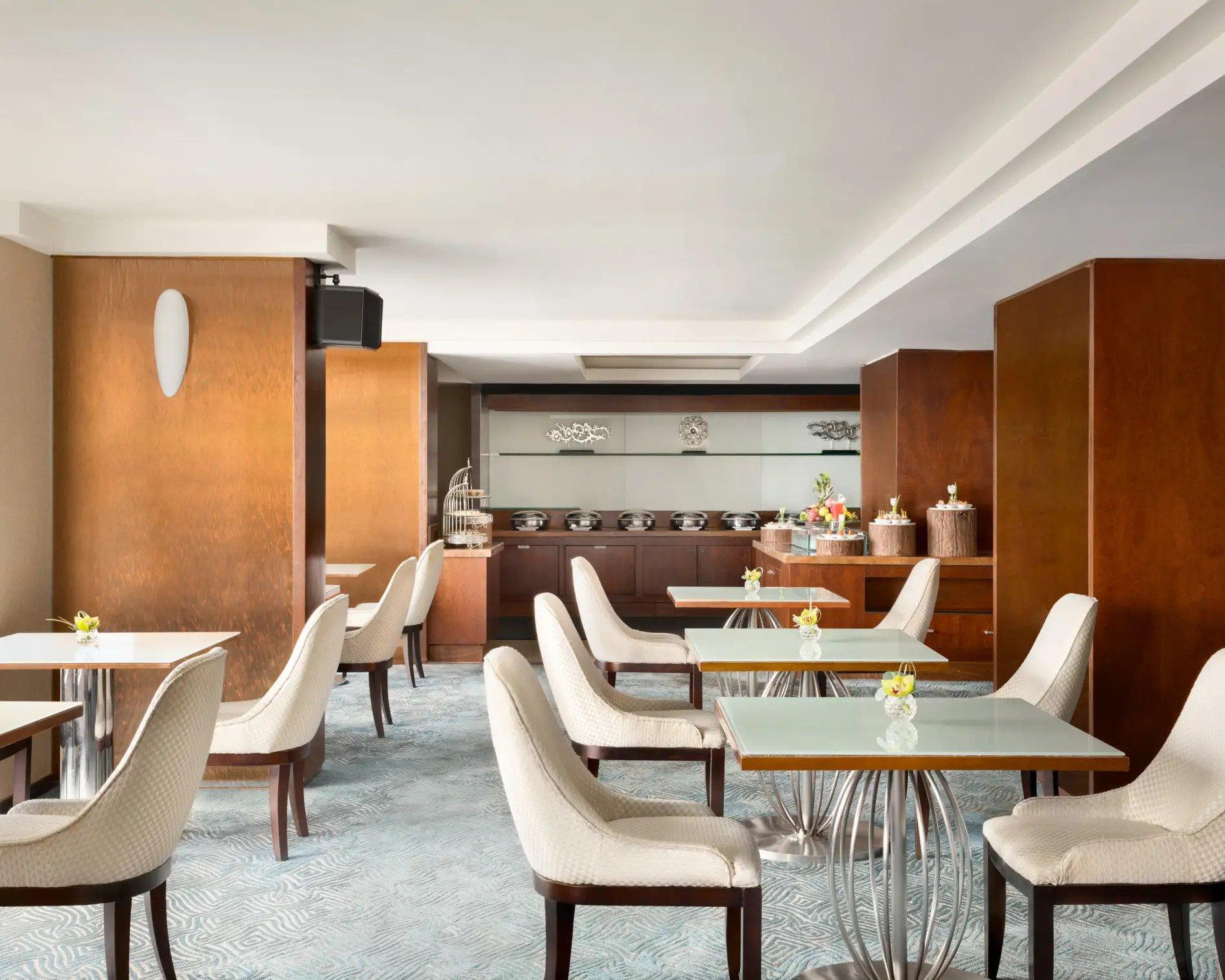Shangri-La Shenzhen Executive Club Lounge Room