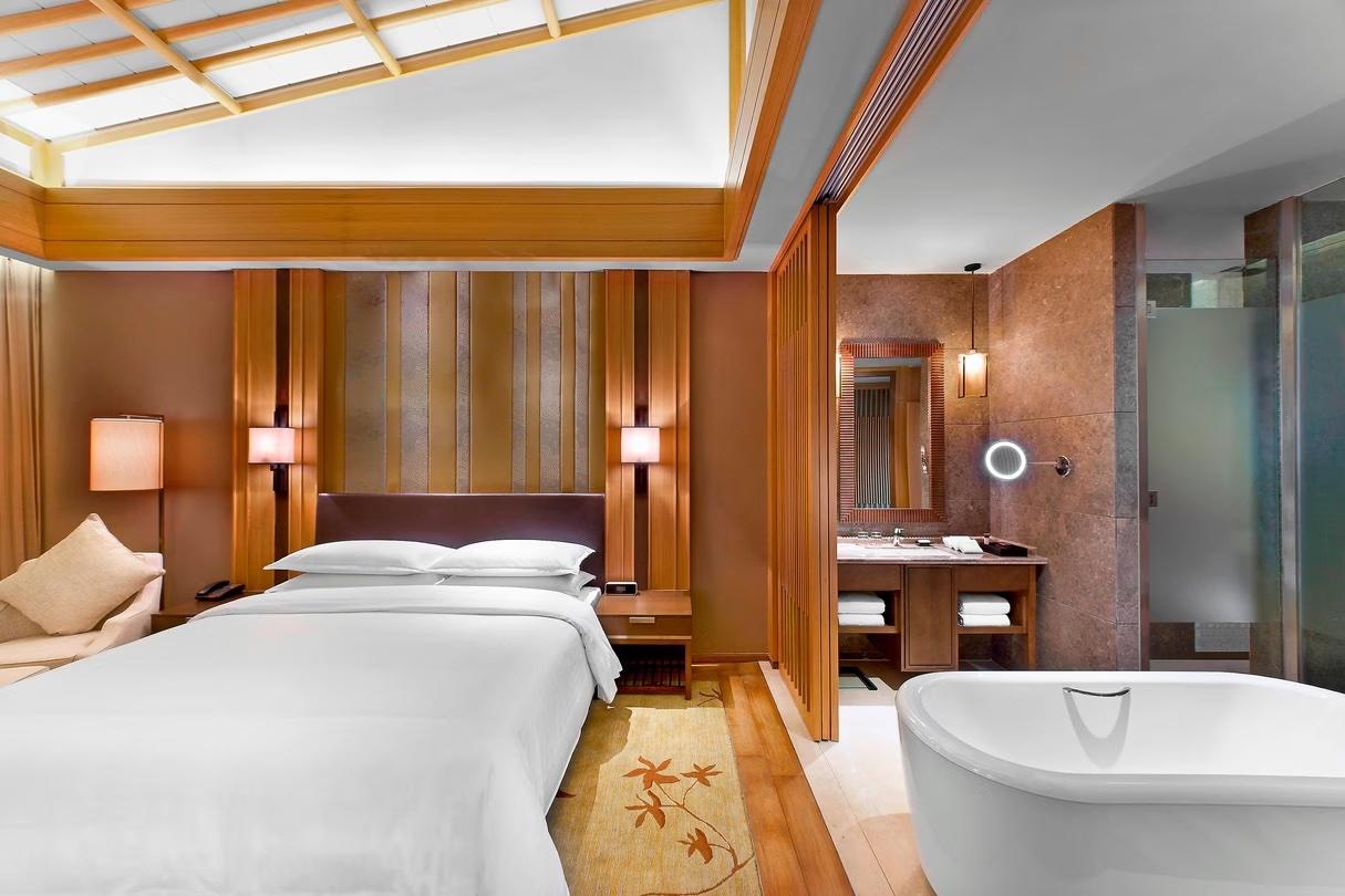 Sheraton Grand Hangzhou Wetland Park King Guest Room