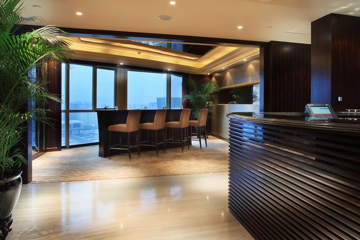 Sheraton Shenzhen Futian Hotel Executive Club Lounge Bar Area