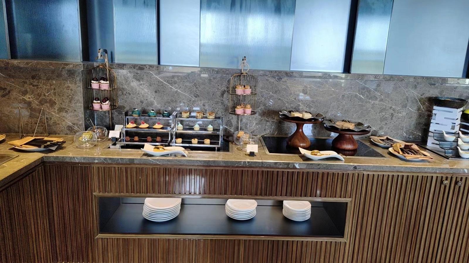 Sofitel Shanghai Hongqiao Executive Club Lounge Deserts