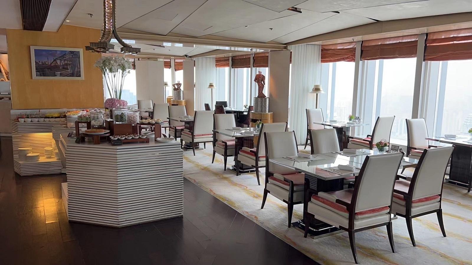 The Ritz-Carlton Shanghai, Pudong Executive Club Lounge Overview