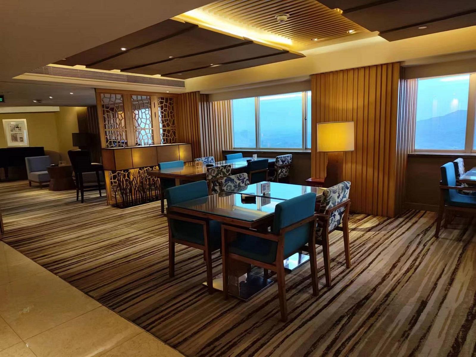 Crowne Plaza Guangzhou City Centre Executive Club Lounge Tables