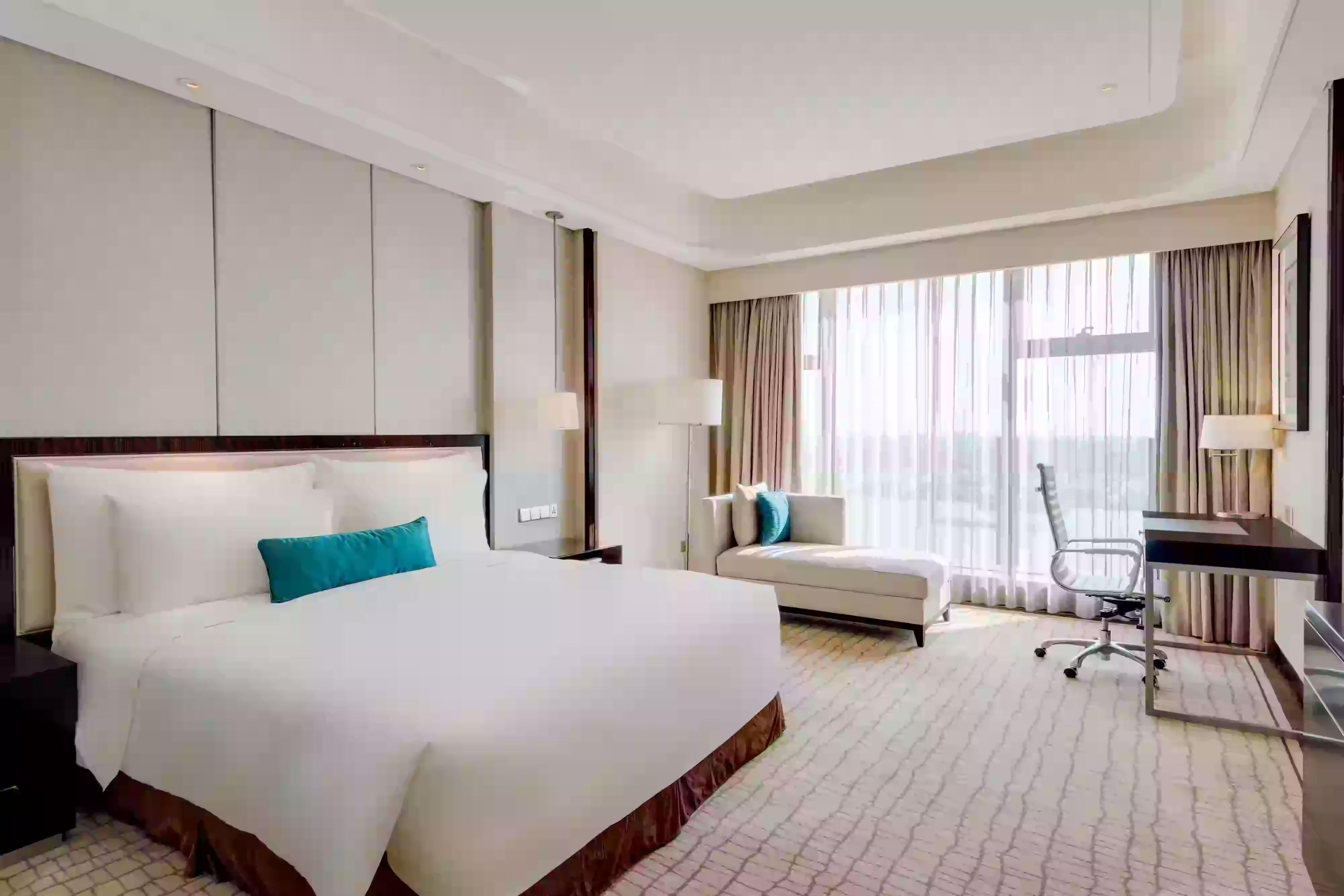 Crowne Plaza Guangzhou Zengcheng King Bedroom