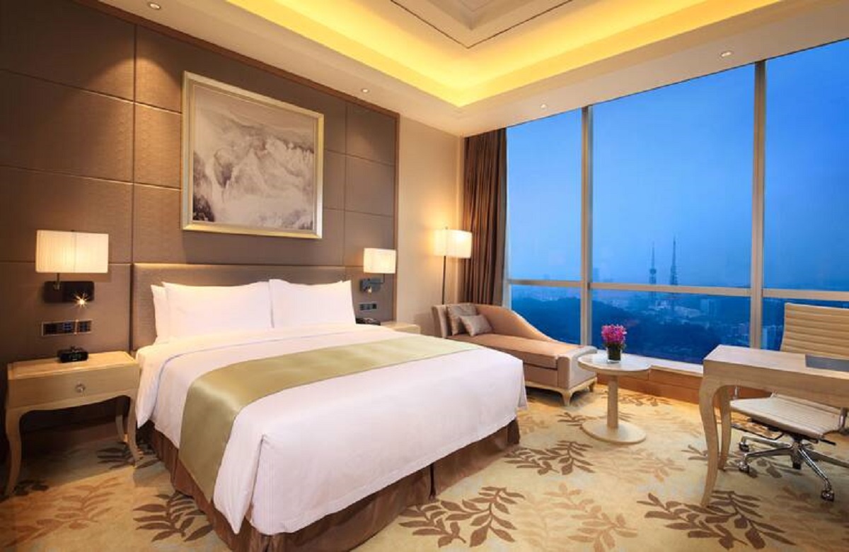 DoubleTree by Hilton Guangzhou Suite Bedroom
