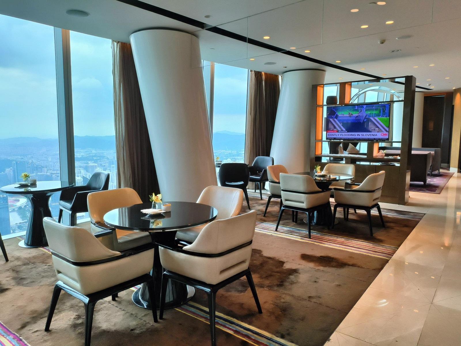 Four Seasons Hotel Guangzhou Executive Club Lounge Overview