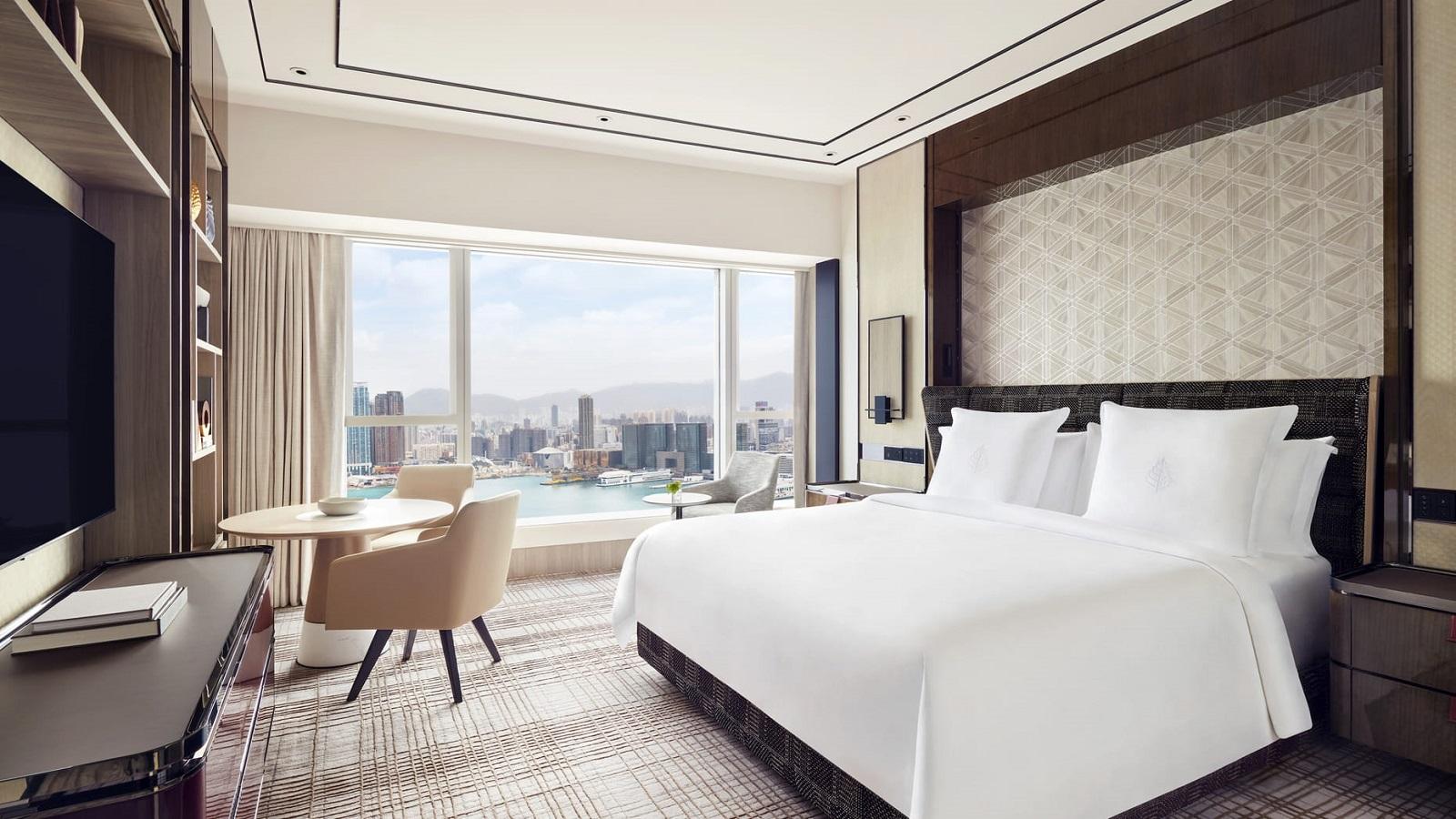 Four Seasons Hotel Hong Kong Deluxe Harbour View Room