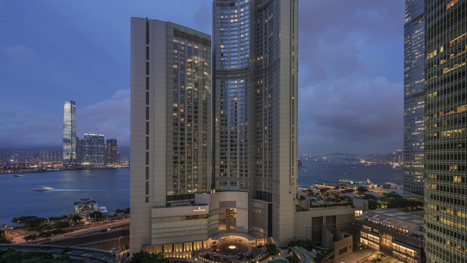 Four Seasons Hotel Hong Kong Exterior