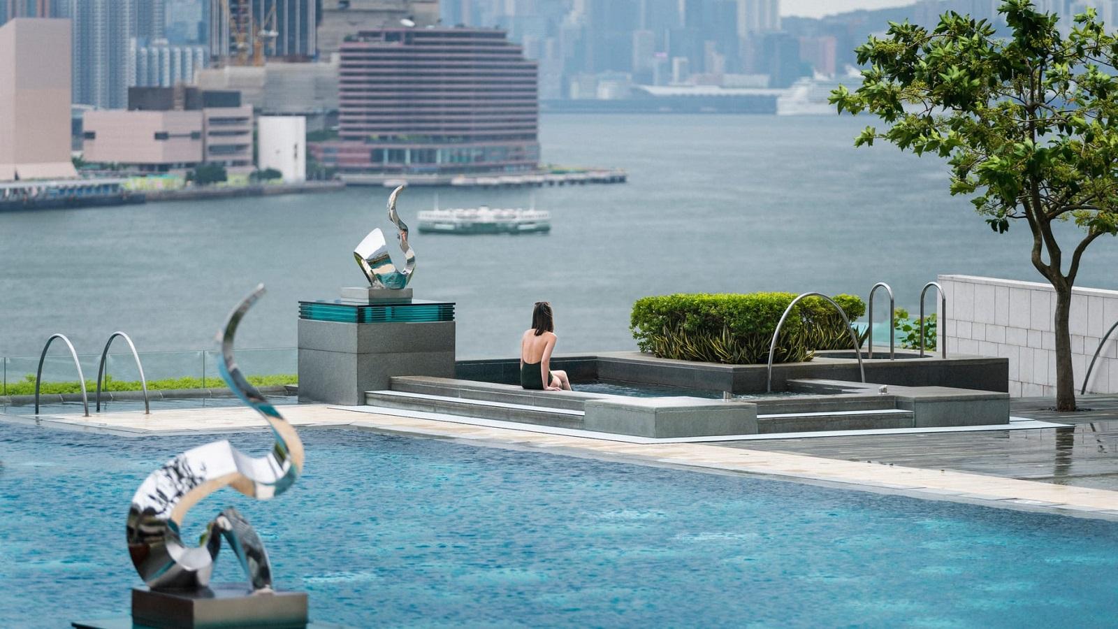 Four Seasons Hotel Hong Kong Swimming Pool