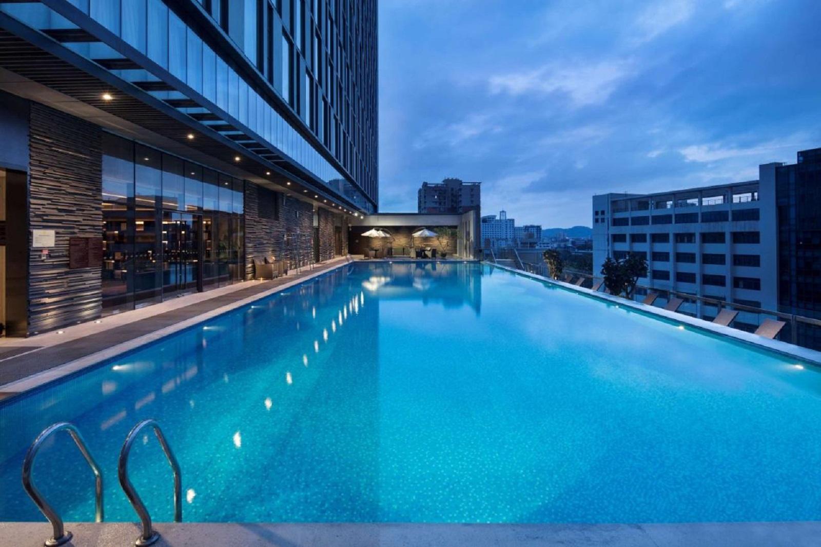 Hilton Guangzhou Tianhe Swimming Pool