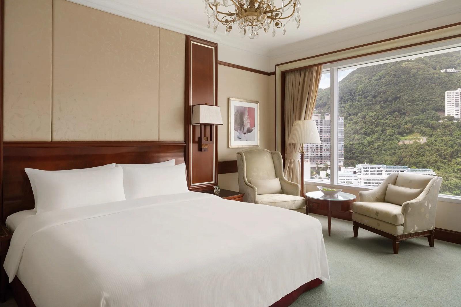 Island Shangri-La, Hong Kong Deluxe Peak View Room