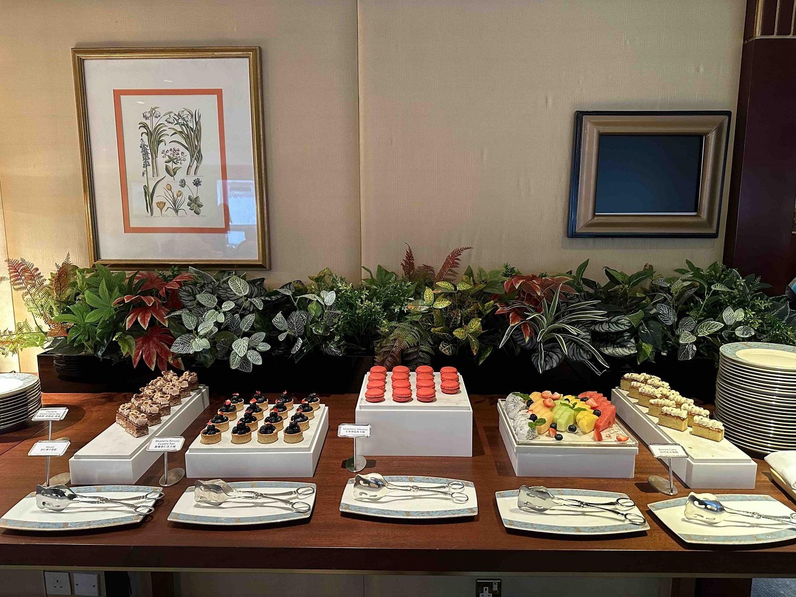 Island Shangri-La, Hong Kong Executive Club Lounge Dessert Display