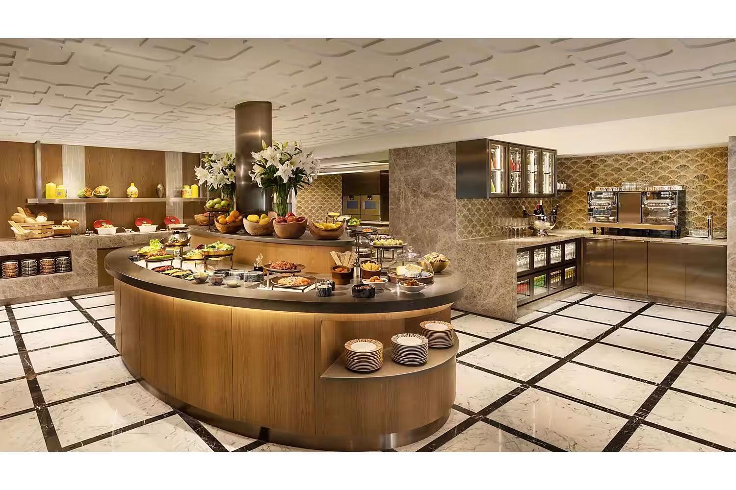 Mandarin Oriental, Hong Kong Executive Club Lounge Buffet Area