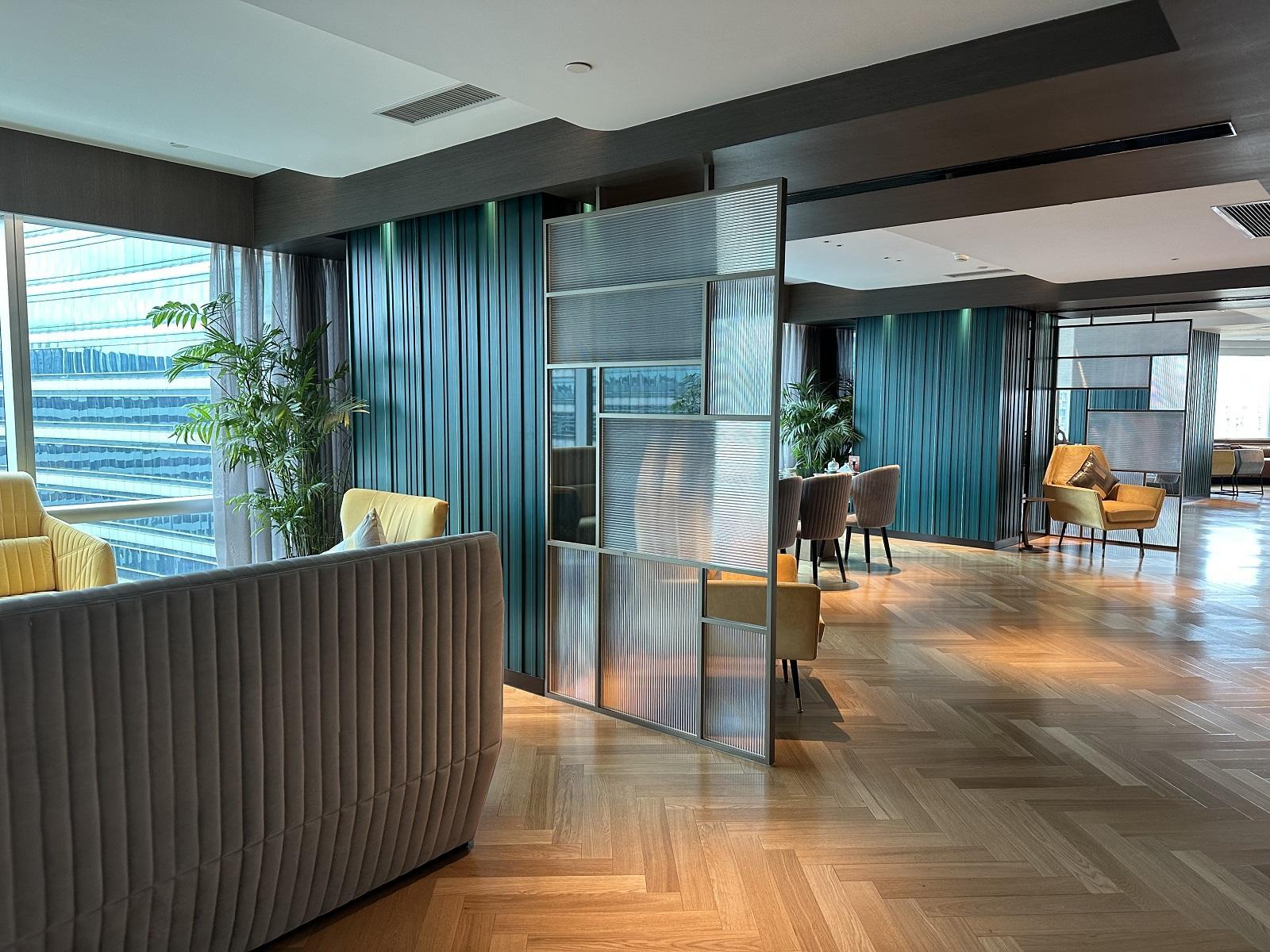 Pullman Shanghai Skyway Hotel  Executive Club Lounge Overview