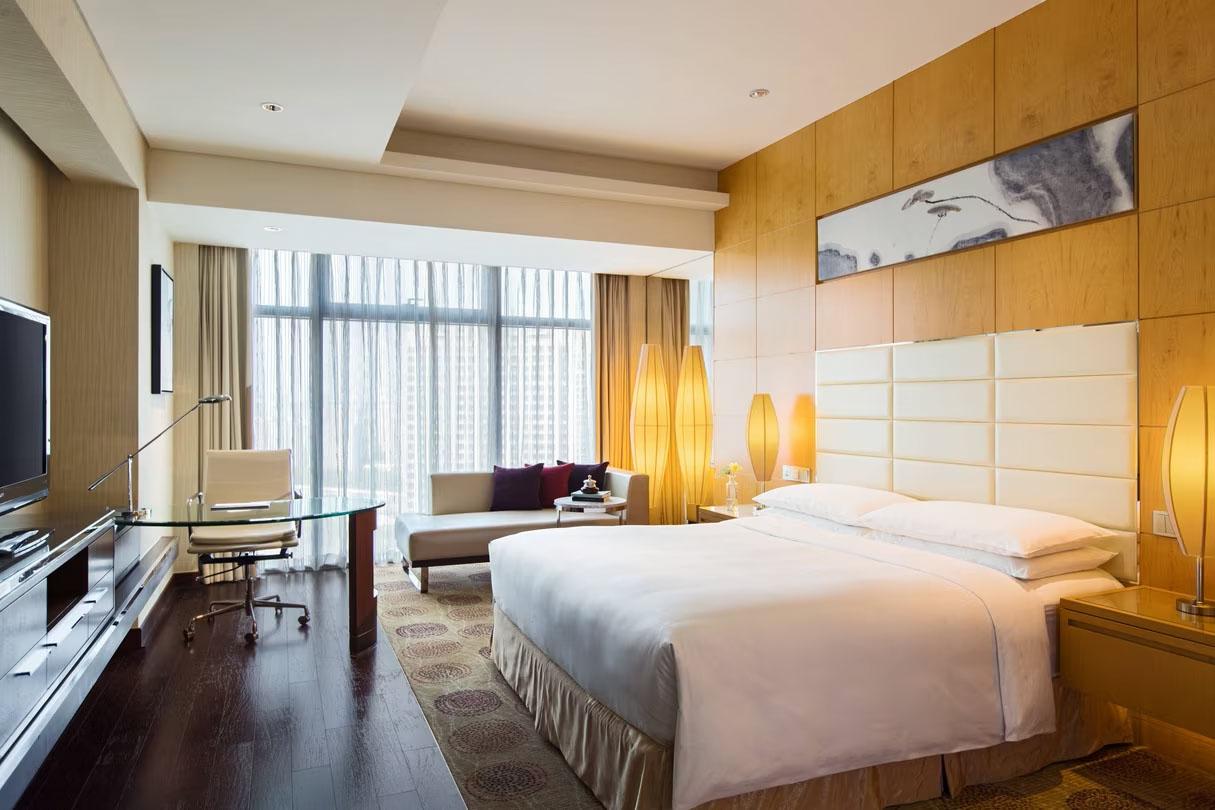Renaissance Shanghai Putuo Hotel King Bedroom