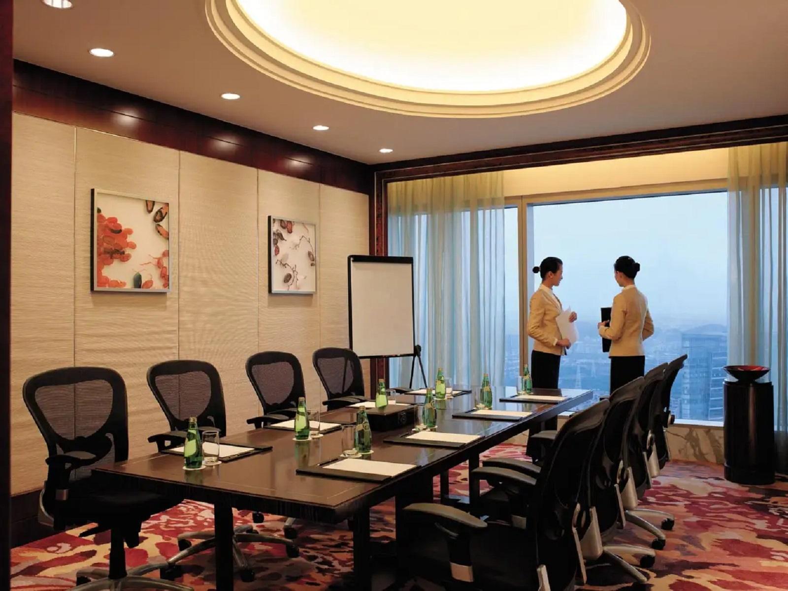 Shangri-La Guangzhou Executive Club Lounge Meeting Room