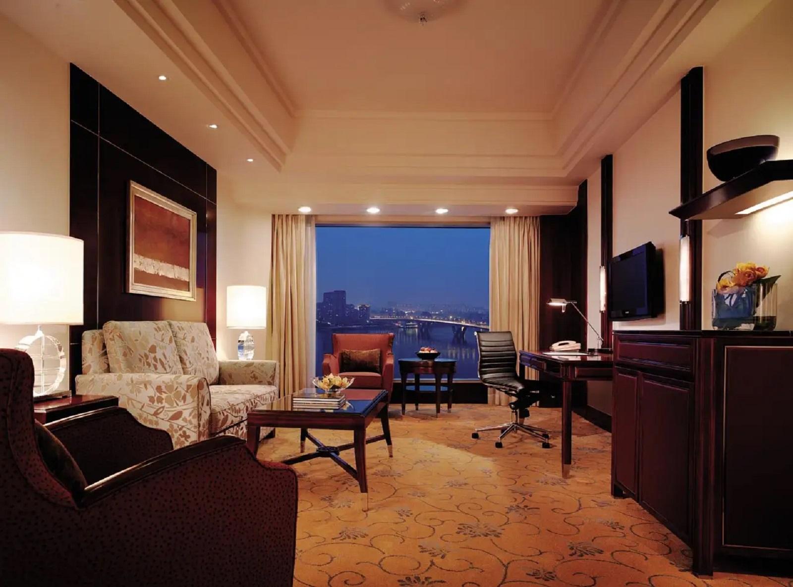 Shangri-La Guangzhou Executive Suite Living Room