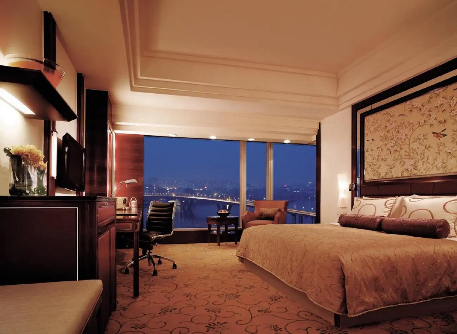 Shangri-La Guangzhou Premier River King View Room