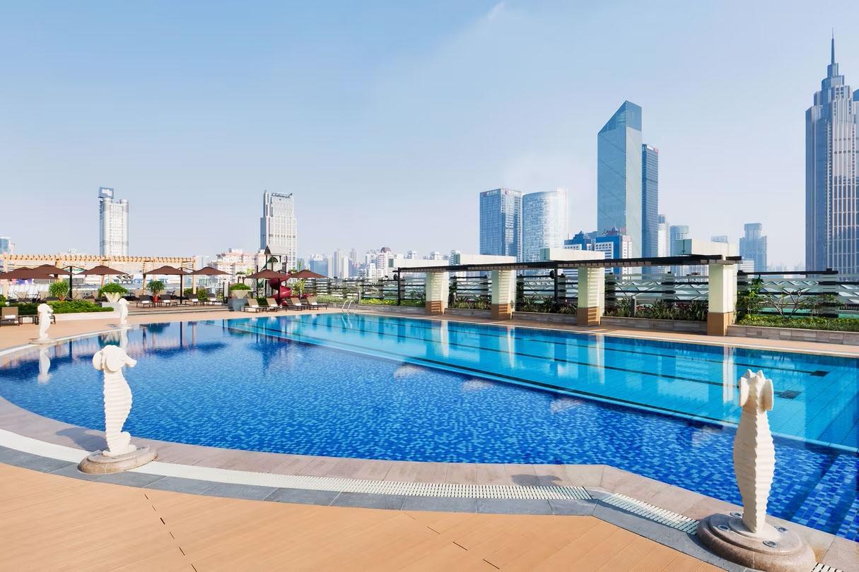 Sheraton Guangzhou Hotel Swimming Pool