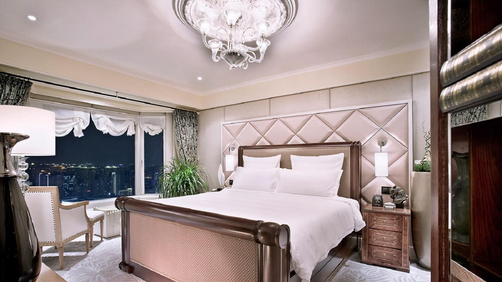 The Kunlun Jing An Deluxe Suite