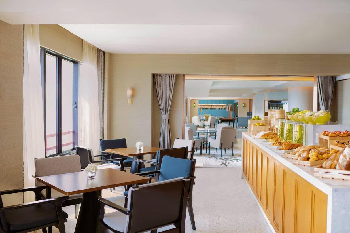 The Portman Ritz-Carlton, Shanghai Executive Club Lounge Food Area