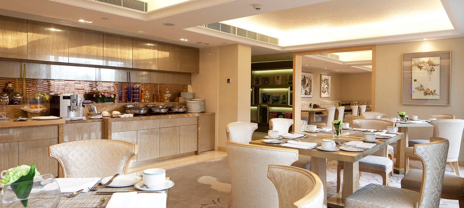 The Royal Garden Executive Club Lounge Overview