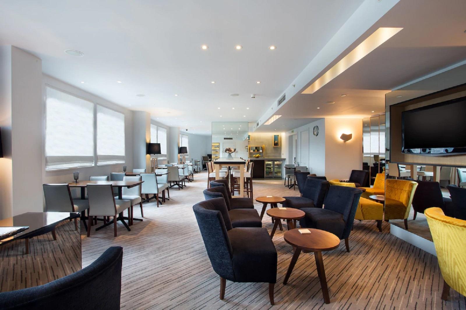 Hilton London Tower Bridge Executive Club Lounge Overview