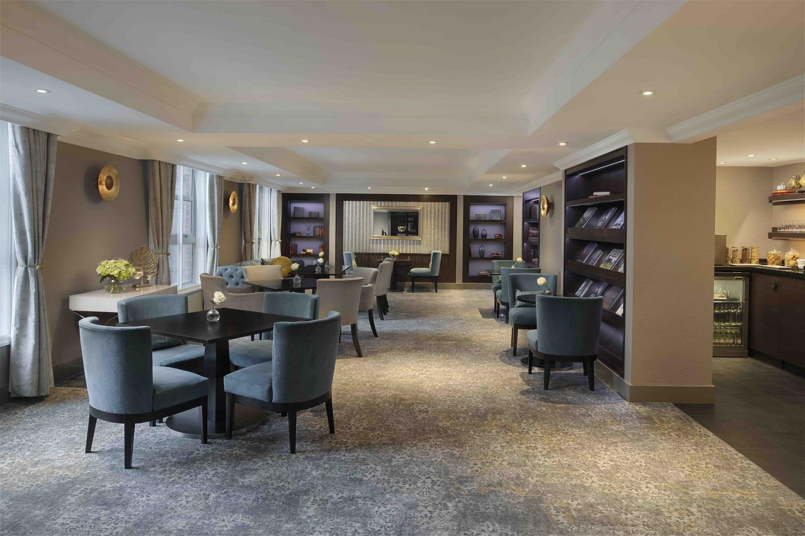 Hyatt Regency London The Churchill Executive Club Lounge Tables