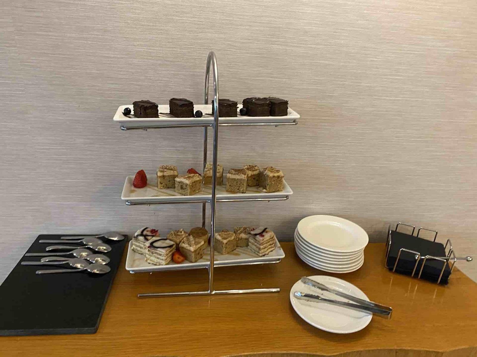 London Marriott Hotel Canary Wharf Executive Club Lounge Desserts