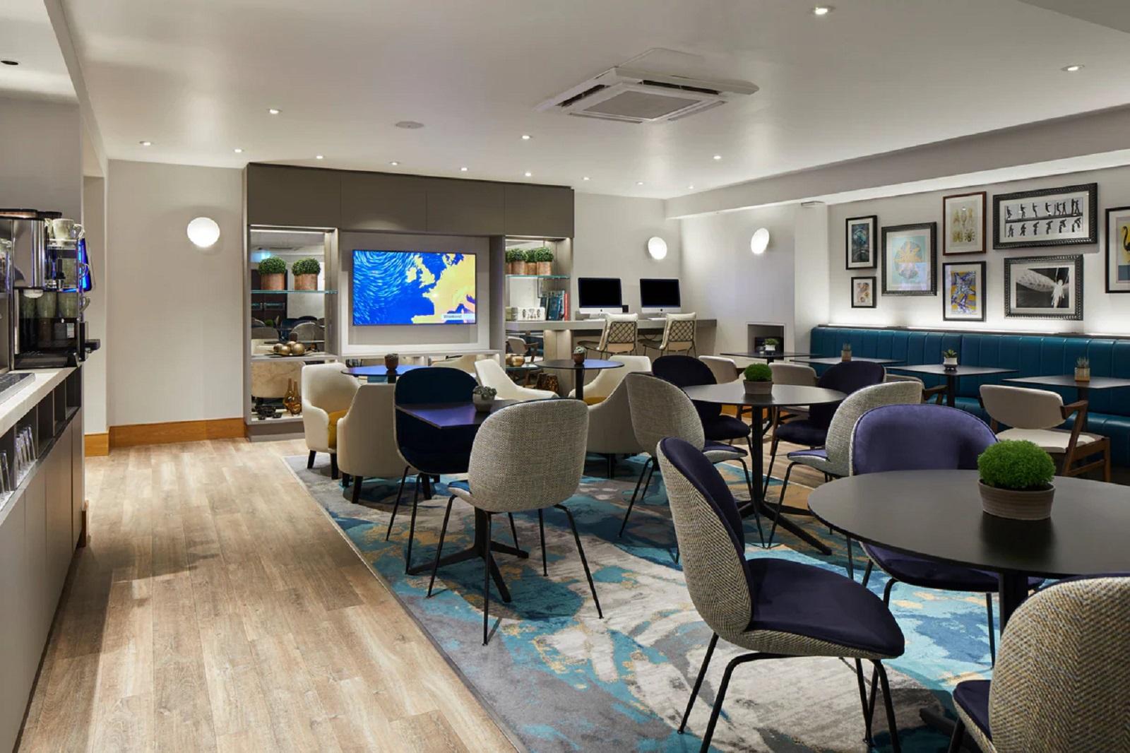 London Marriott Hotel Kensington Executive Club Lounge Tables