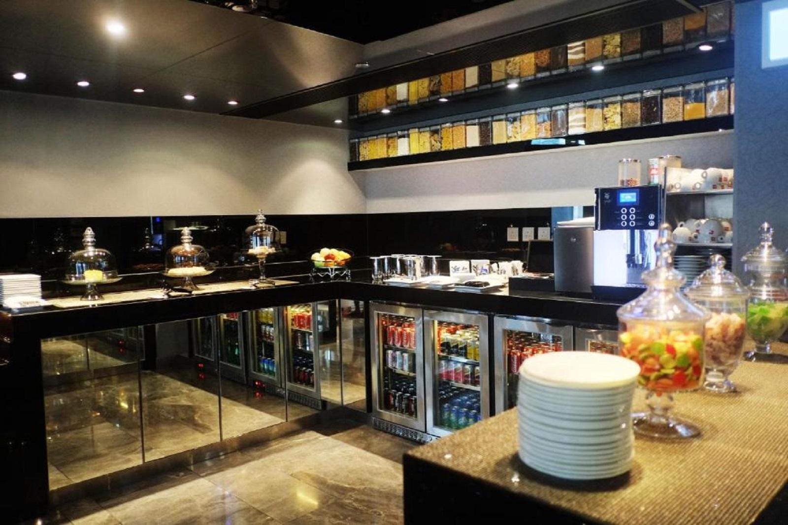 The Mira Hong Kong Executive Club Lounge Drinks