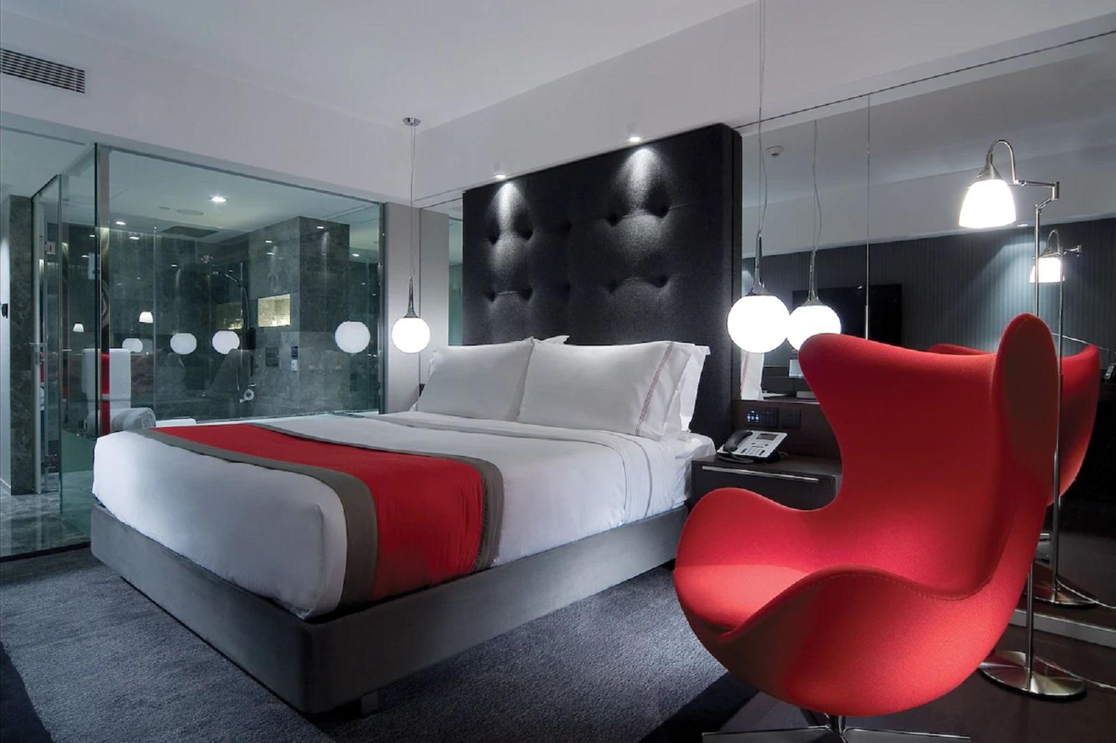 The Mira Hong Kong Red King Room