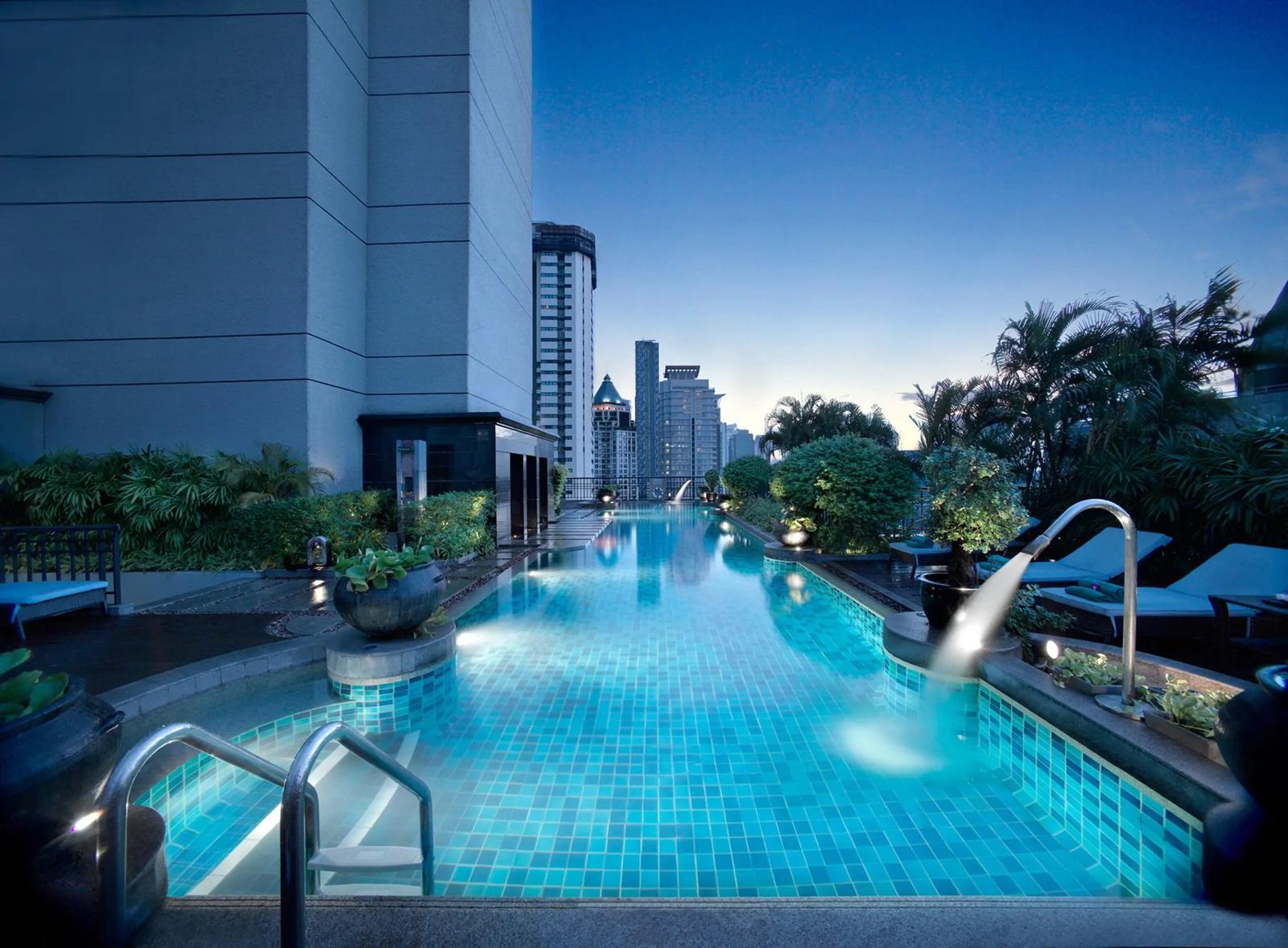 Banyan Tree Bangkok Swimming Pool