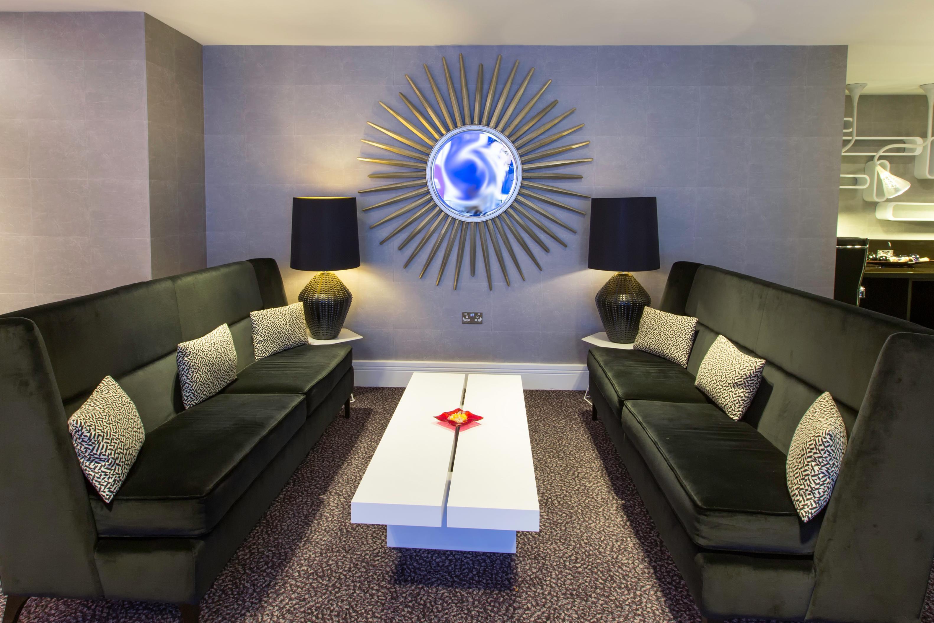 Crowne Plaza London - Ealing Executive Club Lounge Sofa