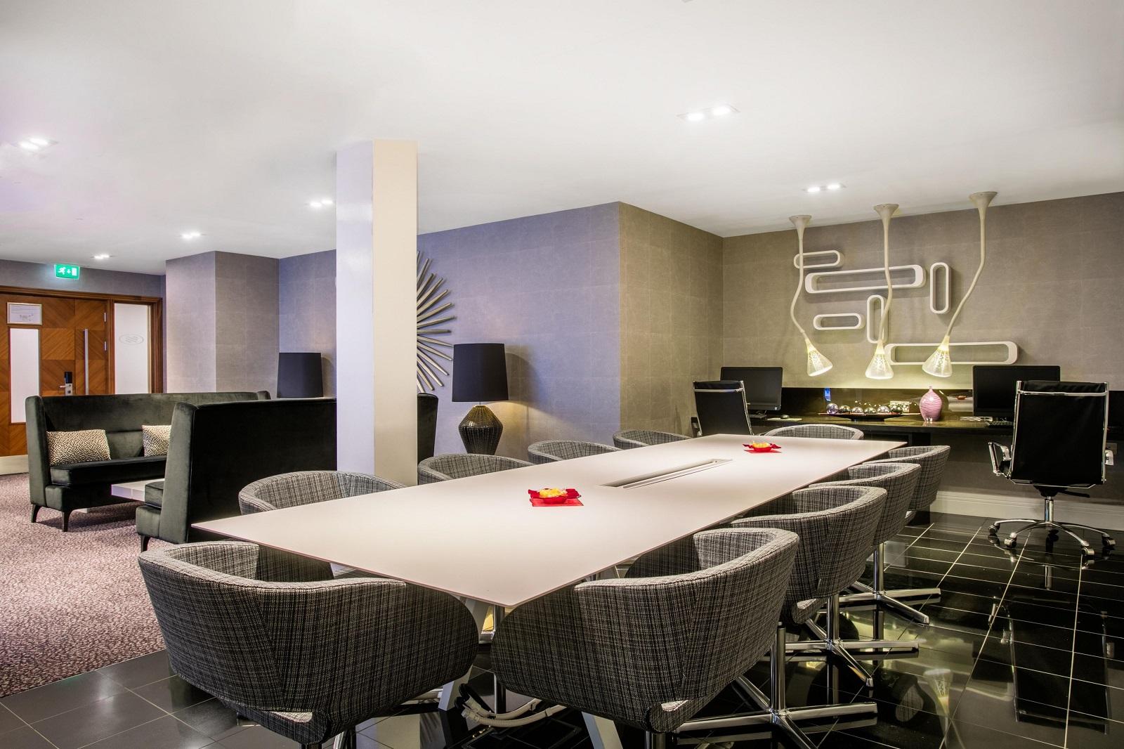Crowne Plaza London - Ealing Executive Club Lounge Table Seating