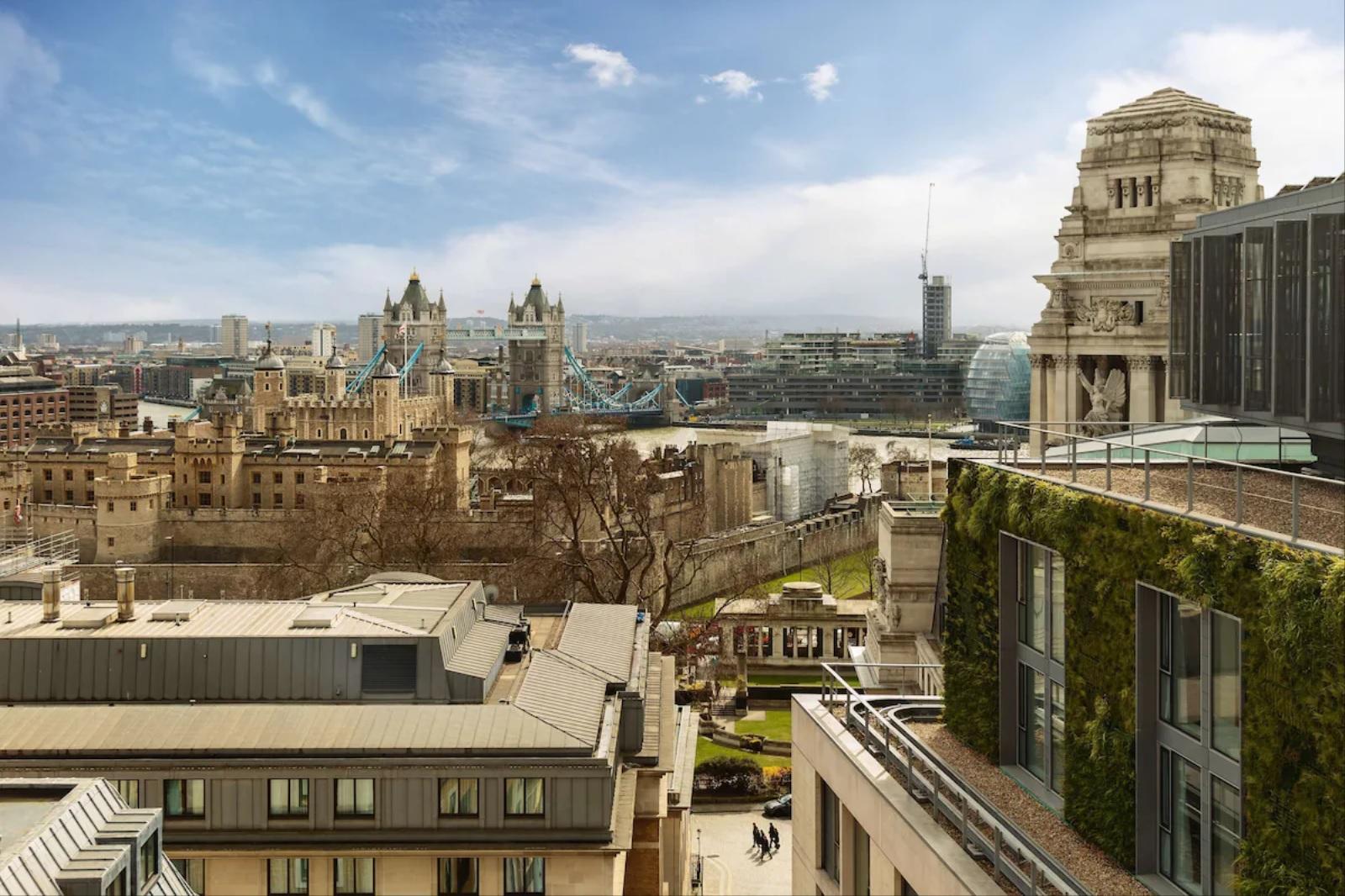 DoubleTree by Hilton Hotel London - Tower of London Exterior