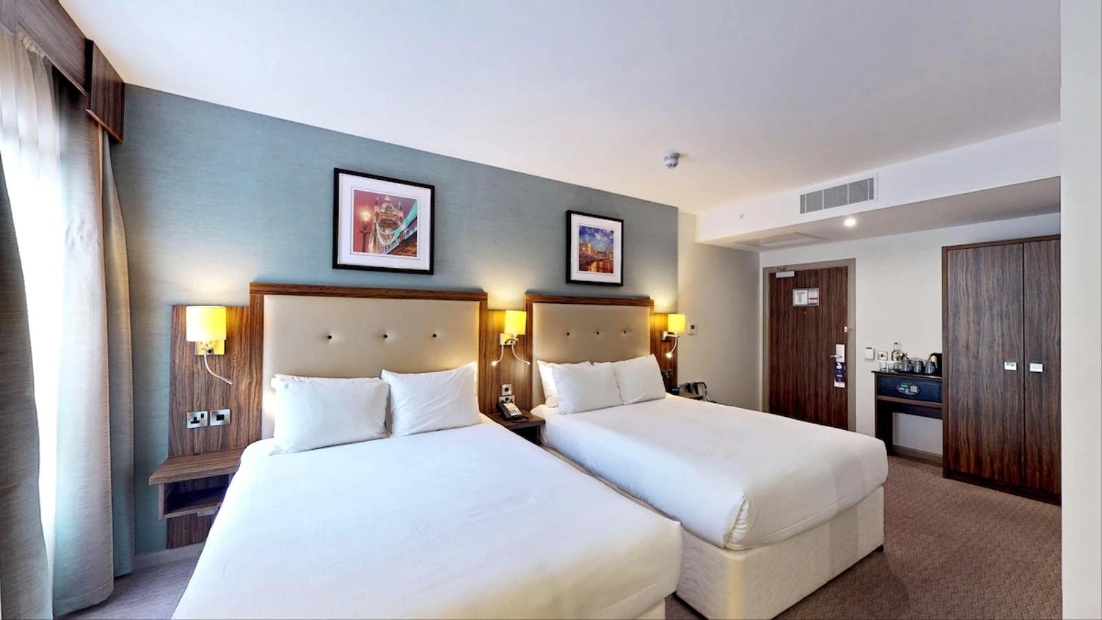 DoubleTree by Hilton London Angel Kings Cross Twin Bedroom