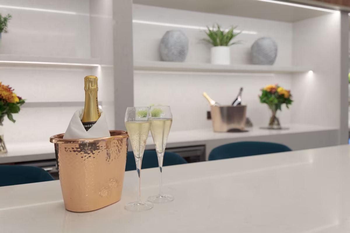 Hilton London Angel Islington Executive Club Lounge Champagne