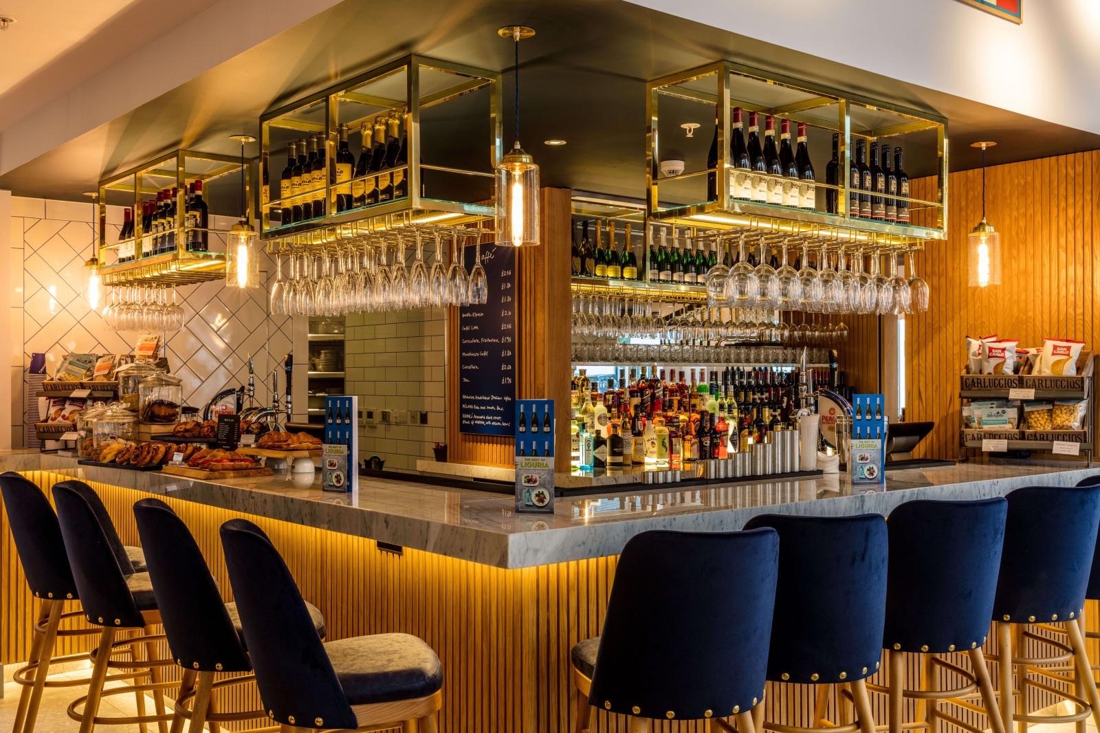 London Marriott Hotel Maida Vale Executive Club Lounge Bar Area