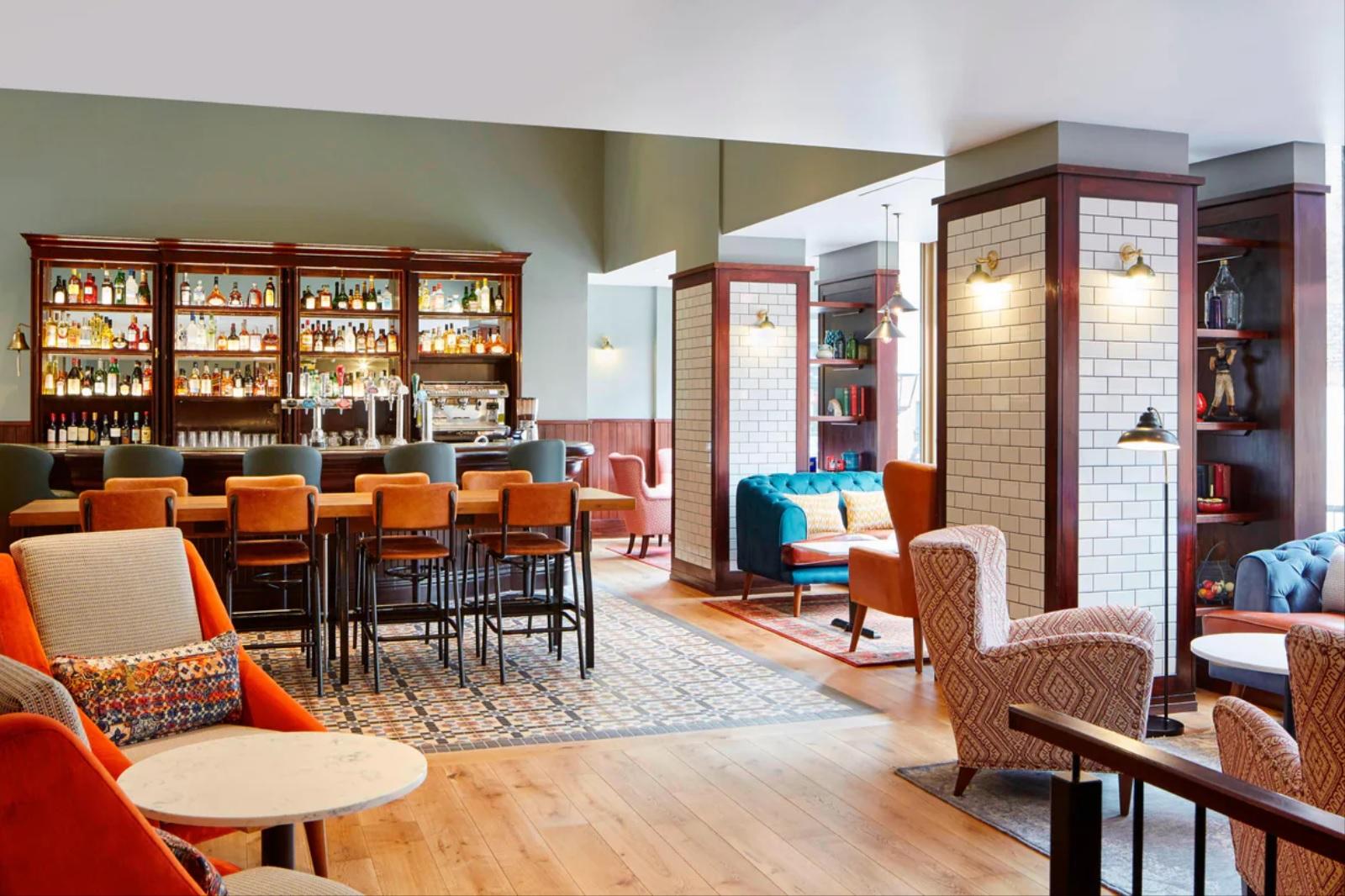 London Marriott Hotel Marble Arch Executive Club Lounge Bar Area