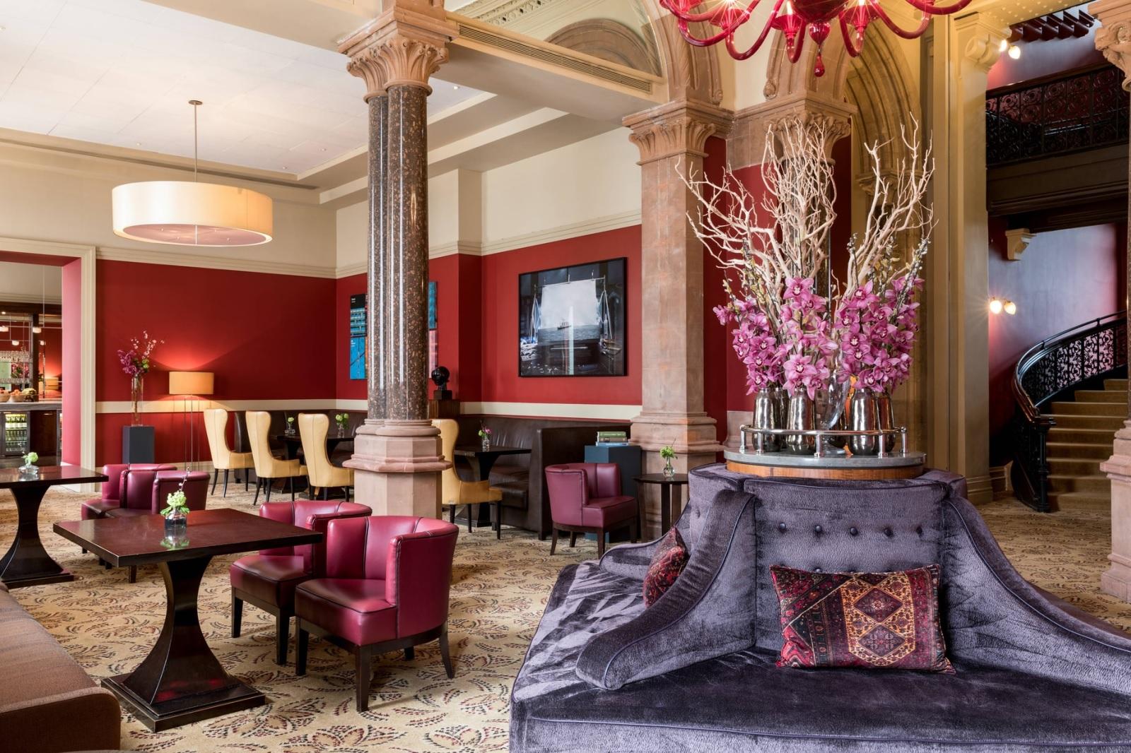 St. Pancras Renaissance Hotel London Executive Club Lounge Seating
