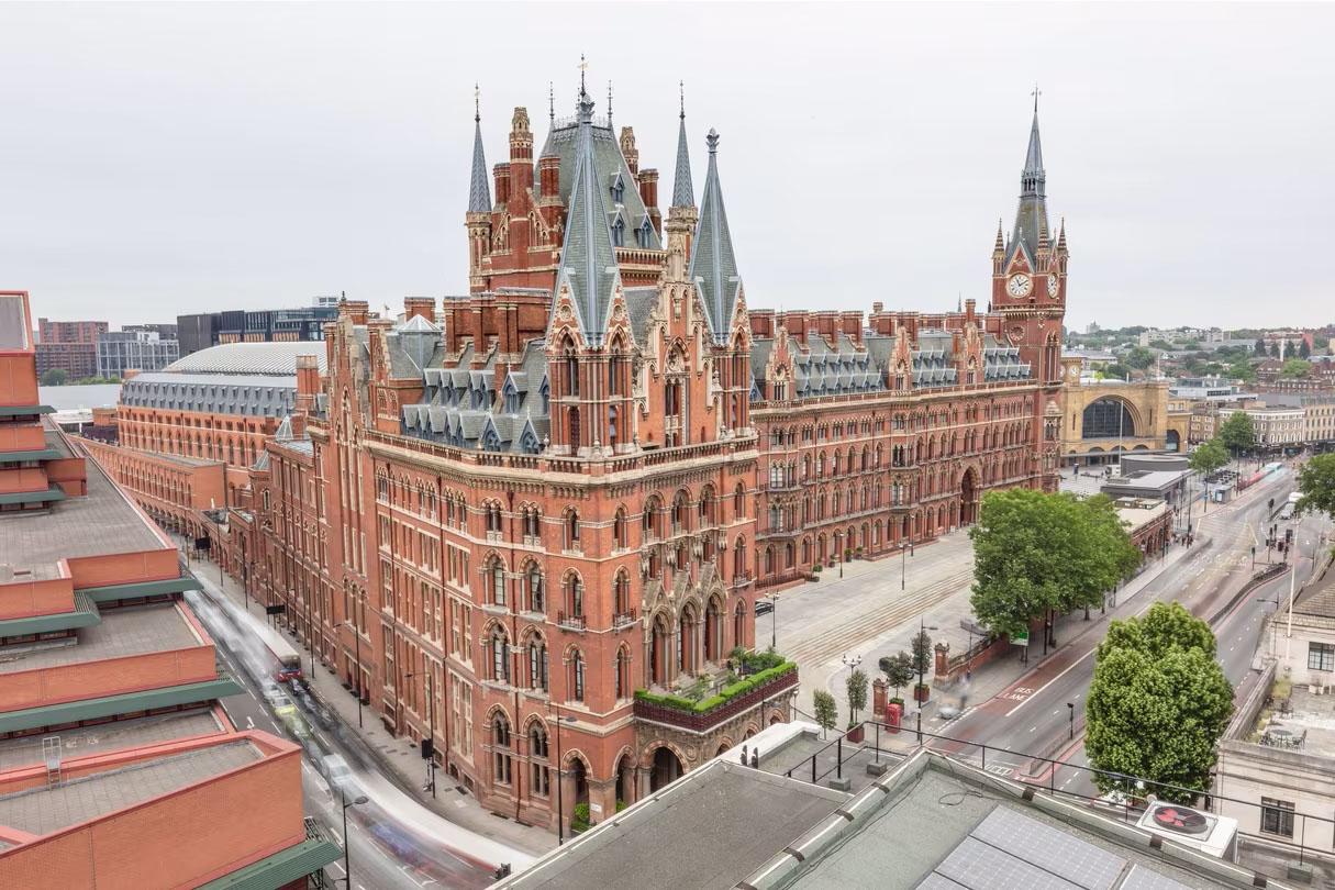 St. Pancras Renaissance Hotel London Exterior