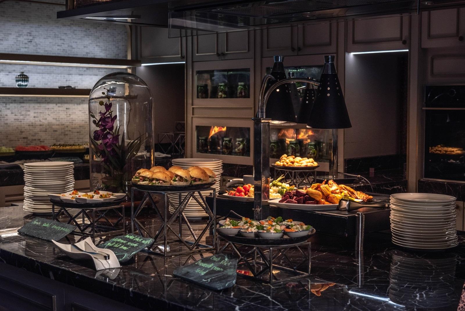 The Athenee Hotel, A Luxury Collection Hotel, Bangkok Executive Club Lounge Evening Canapes