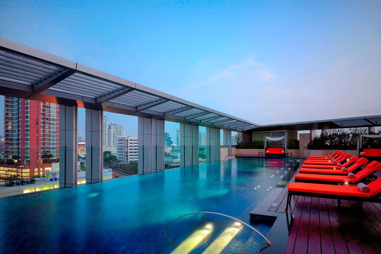Bangkok Marriott Hotel Sukhumvit Swimming Pool